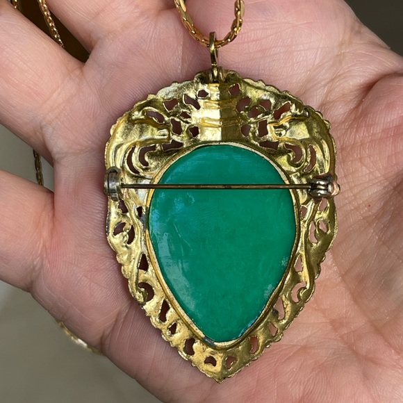 1940s faux carved jade gold tone pendant brooch pin - Picture 7 of 9